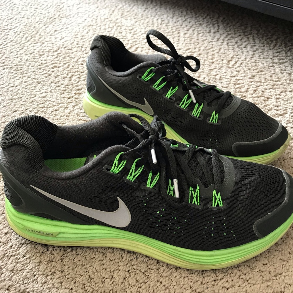Nike Shows / Men’s Size 8 US